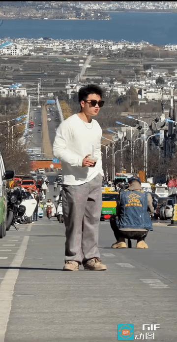 800多万赞！大叔狂揽700万票，这才是老百姓心中的顶流！
 
一条视频爆火全网