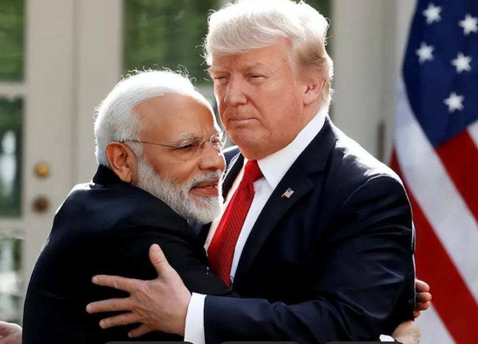 莫迪嘴上硬杠特朗普，身体却很诚实
 
自特朗普对印度加征严厉的50%关税后，莫迪