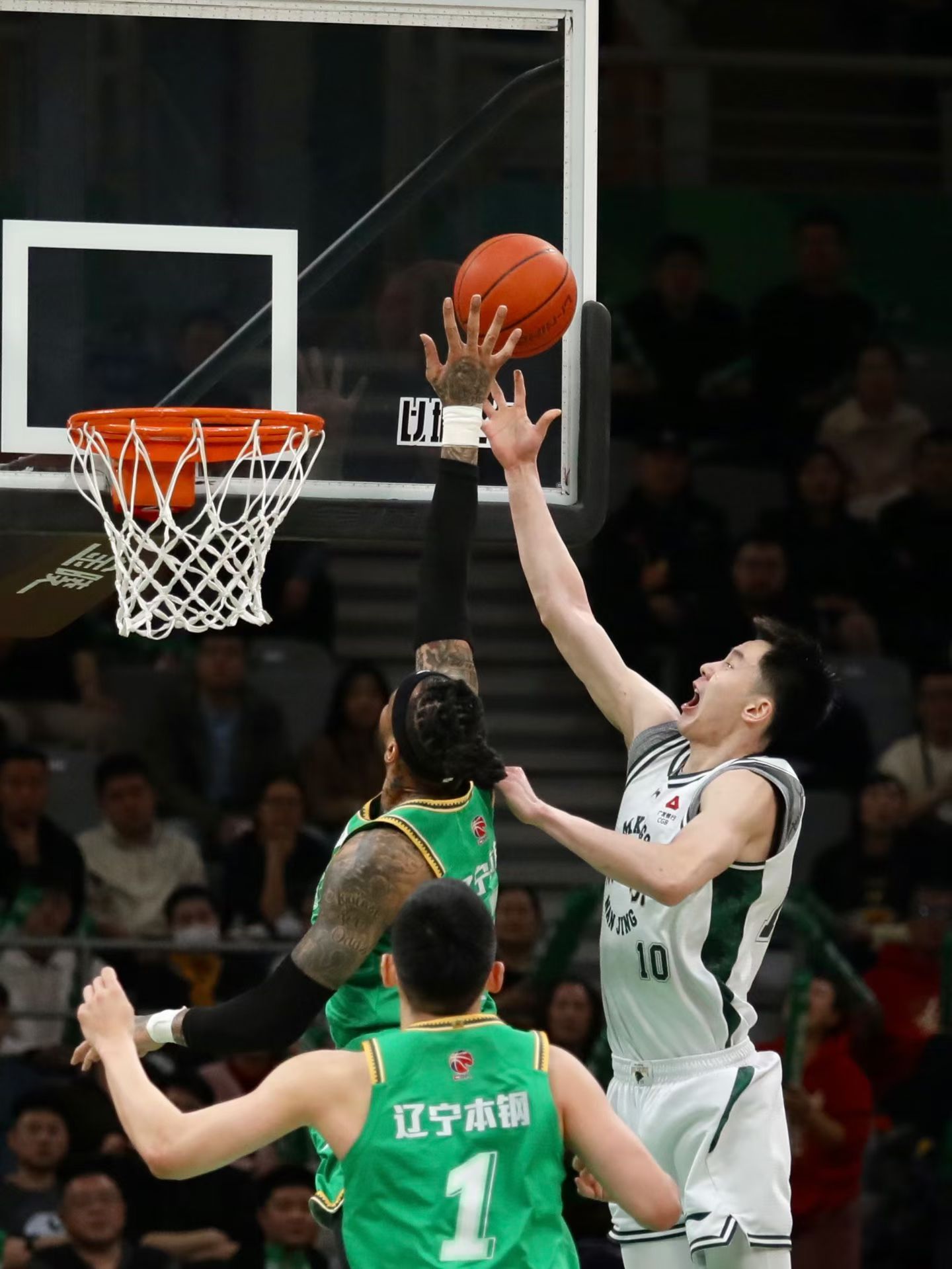 定格一张莫兰德的帅照背影 