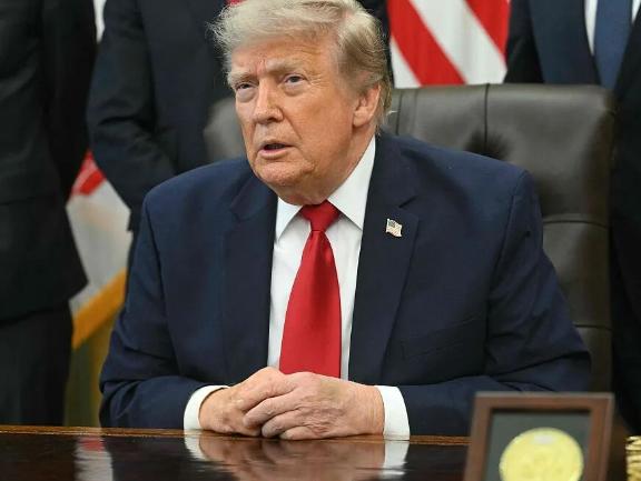 一面是革命卫队高调宣布导弹命中巴林境内的“爱国者”雷达，一面是美军宣布开启“连续