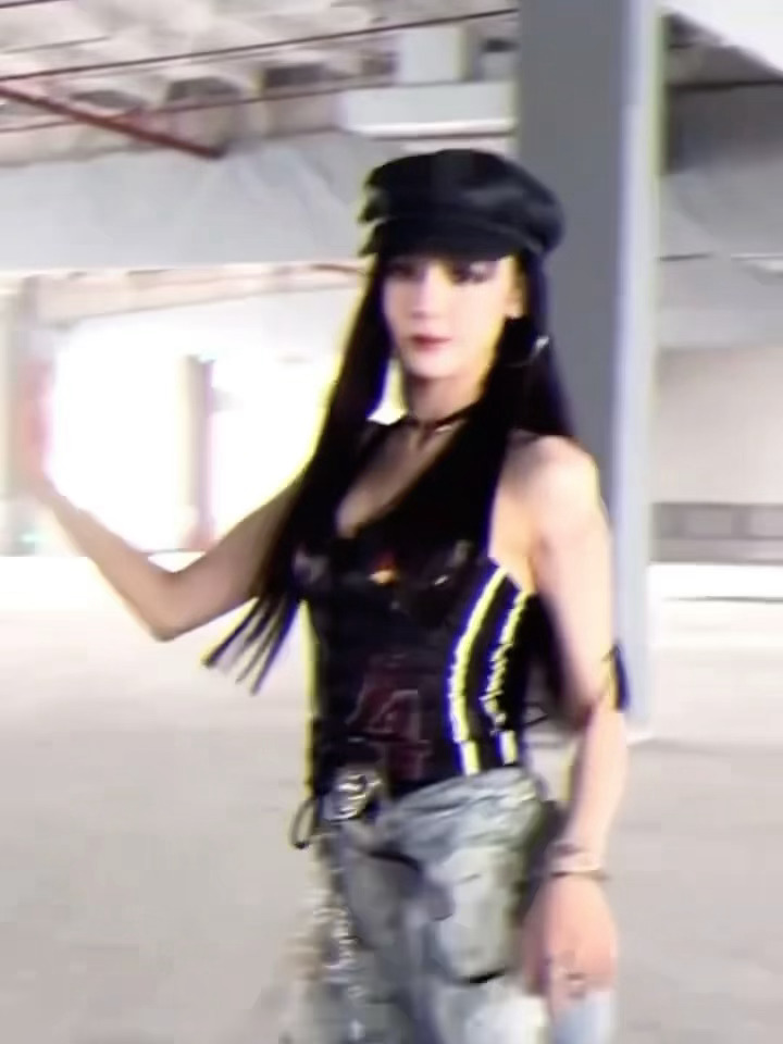 救命，迪丽热巴跳舞好美❗️这一刻无所谓世俗，只管自由、 