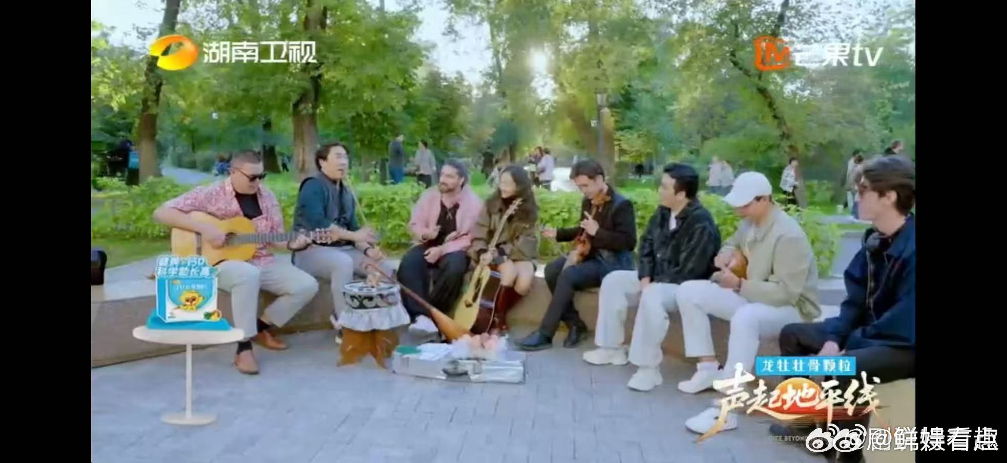 新疆大学生用6种乐器炫技声起地平线少年自有风华！中国新疆学子远赴阿拉木图，街头沉