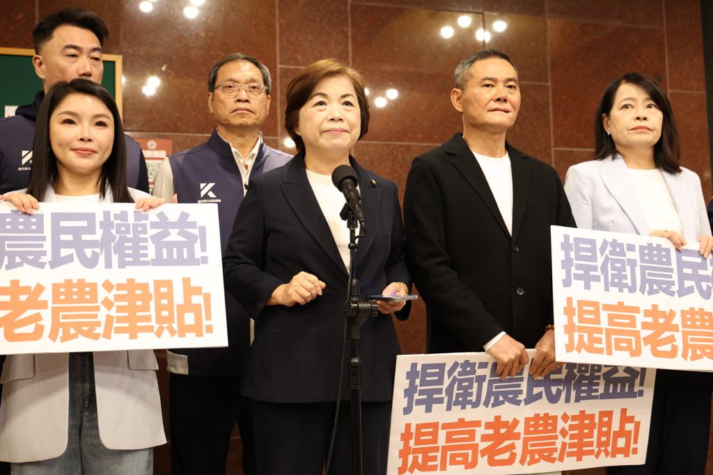 蓝委杨琼璎指出，根据台当局公告土地现值总额，2011年全国平均值为每公顷20,5