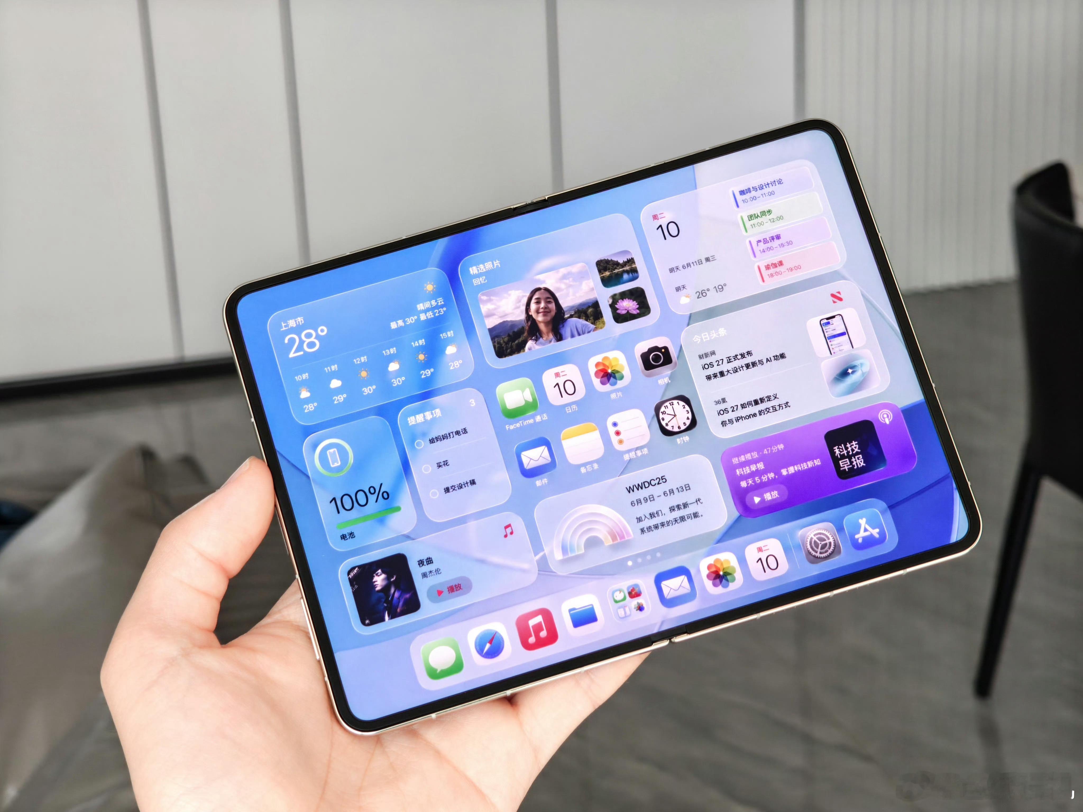 iPhoneUltra真机超前瞻怎么有点像华为Pura X Max啊