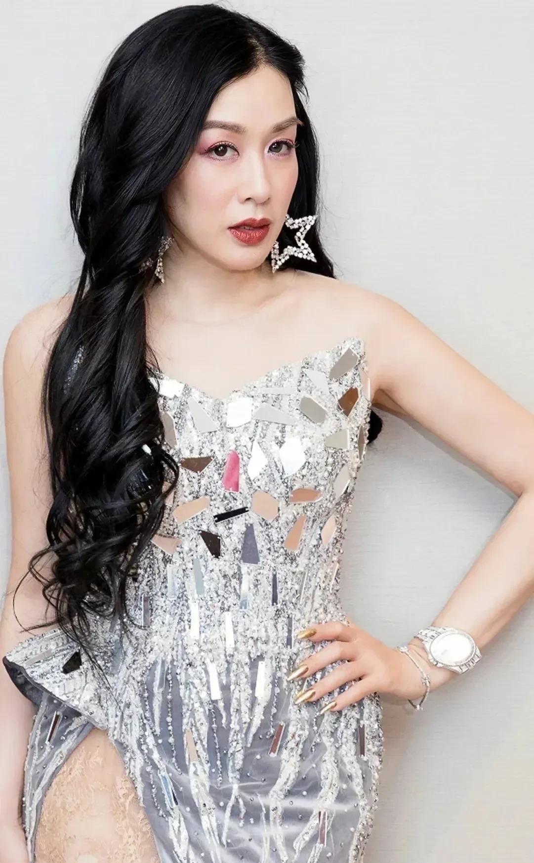 性学专家李银河曾说：“没有哪个女人，会真正喜欢不好色的男人。好色，是生命力；是欲
