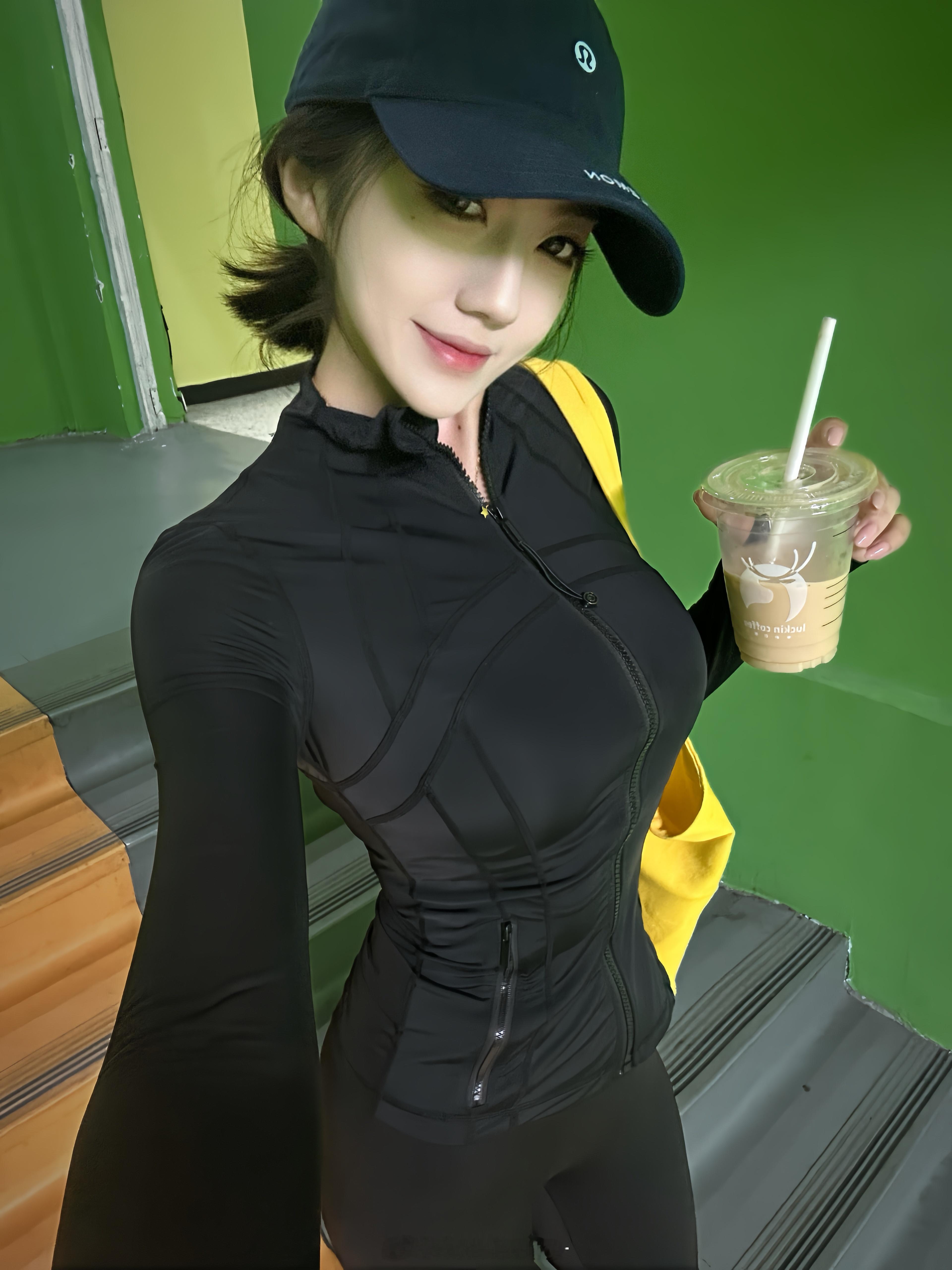 绿沙沙拿铁我的评价是不如买根绿色心情雪糕还有，为什么我的杯子和你们的不一样！[怒