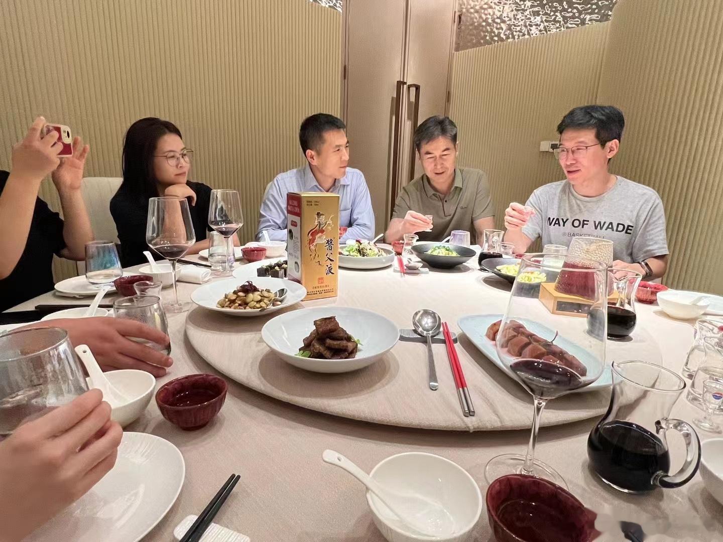 #今天# #随手拍# 从健身房👉到美术馆👉聚会运动风一路到底今天很高兴见到好