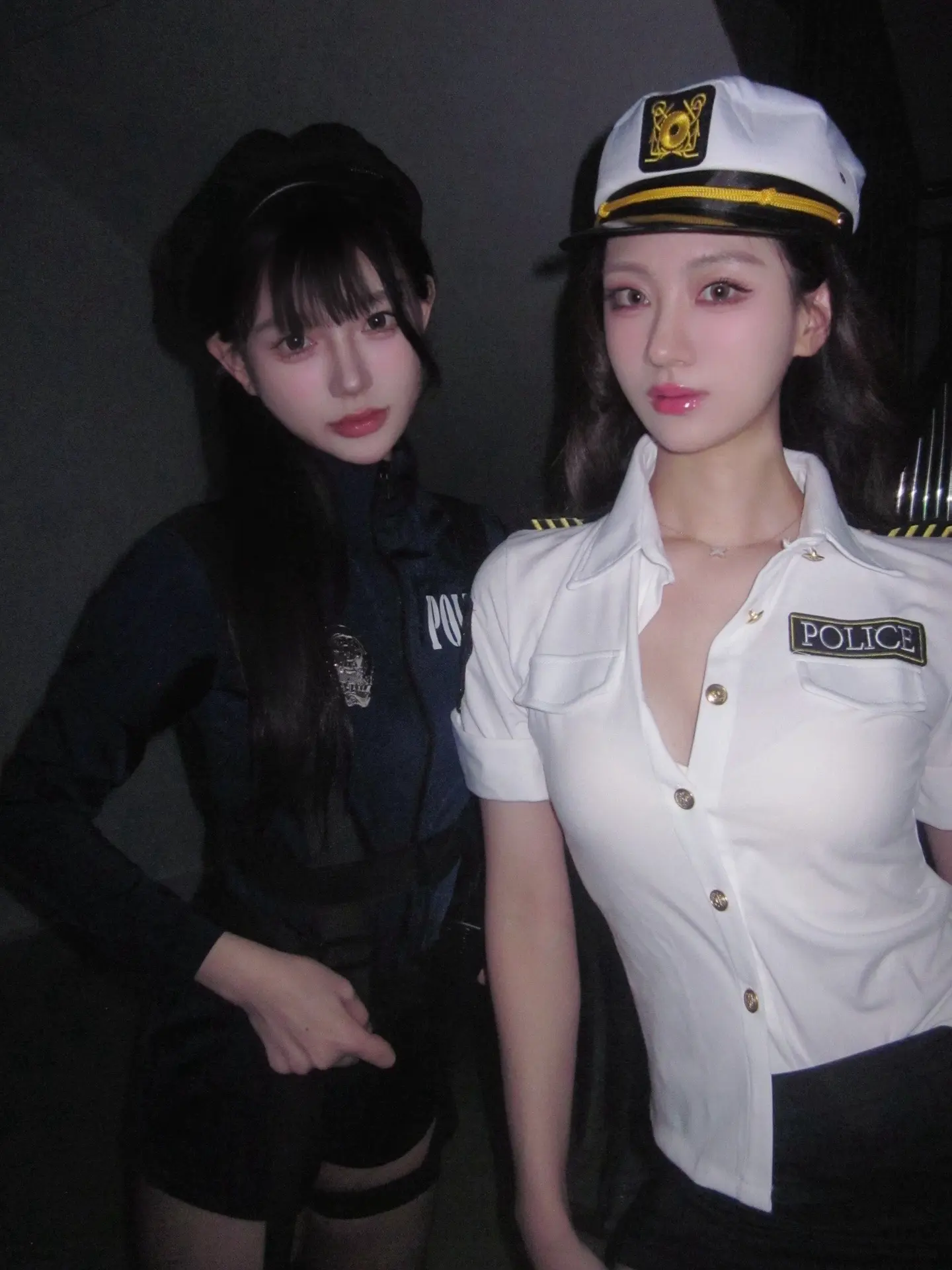 遇到我们倆 束手就擒吧