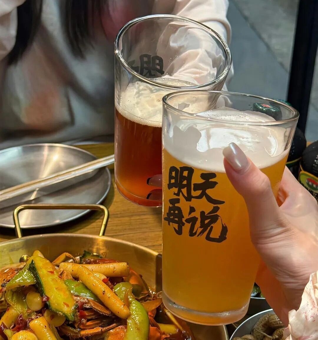 分开后你疯狂和你身边的朋友诋毁我 说尽了我的坏话 那一刻你是不是真的忘了 你曾经