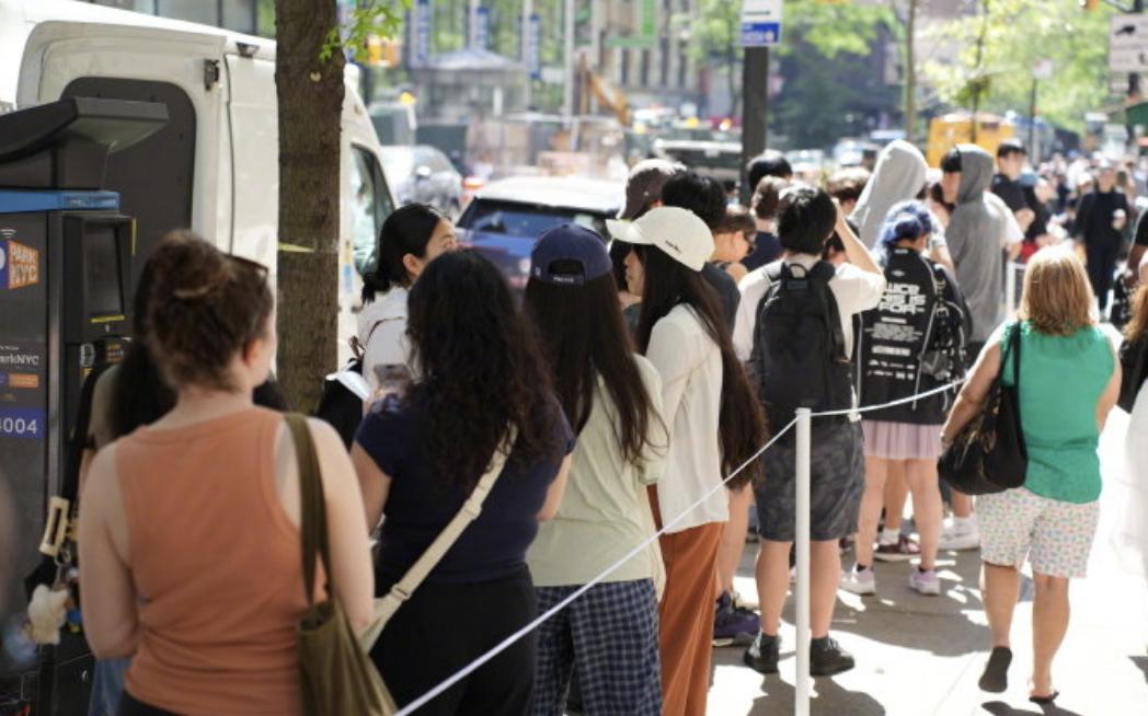 【纽约人为喜茶新店排队5小时】
美东时间6月5日，在美国拥有超过40家门店的中国