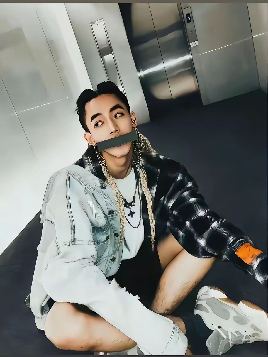 从造型看，第一次见有人进内娱算从良了。 