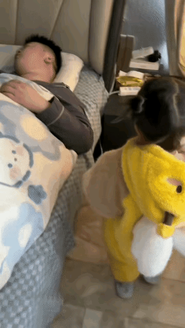 午盘印象(1月7日) 同创新高 回落震荡

外围：美股收涨 英伟达低迷 隐忧凸显