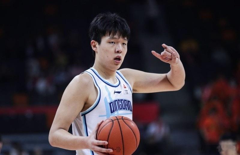 中国男篮两连胜暂列小组第三凭借终场前2.2秒杨瀚森的“准绝杀”，中国男篮在31日