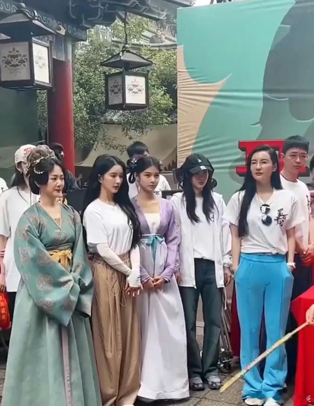 当初看到《墨雨云间》开机照，以为又是什么小网剧质量，结果是一批黑到不行的黑马……