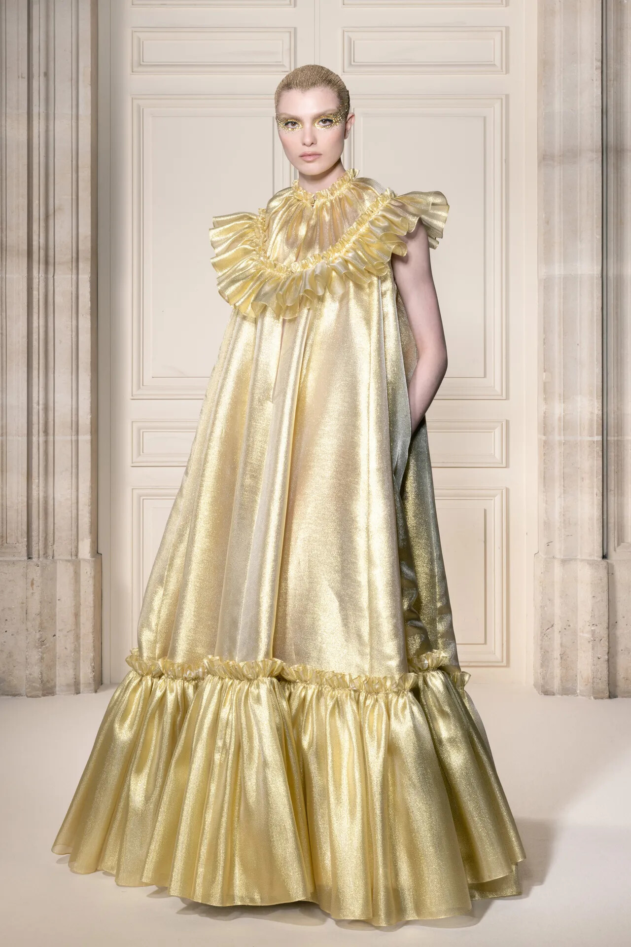 单依纯腾讯Jump音乐节演绎Viktor & Rolf 2026秋冬高定[耶] 