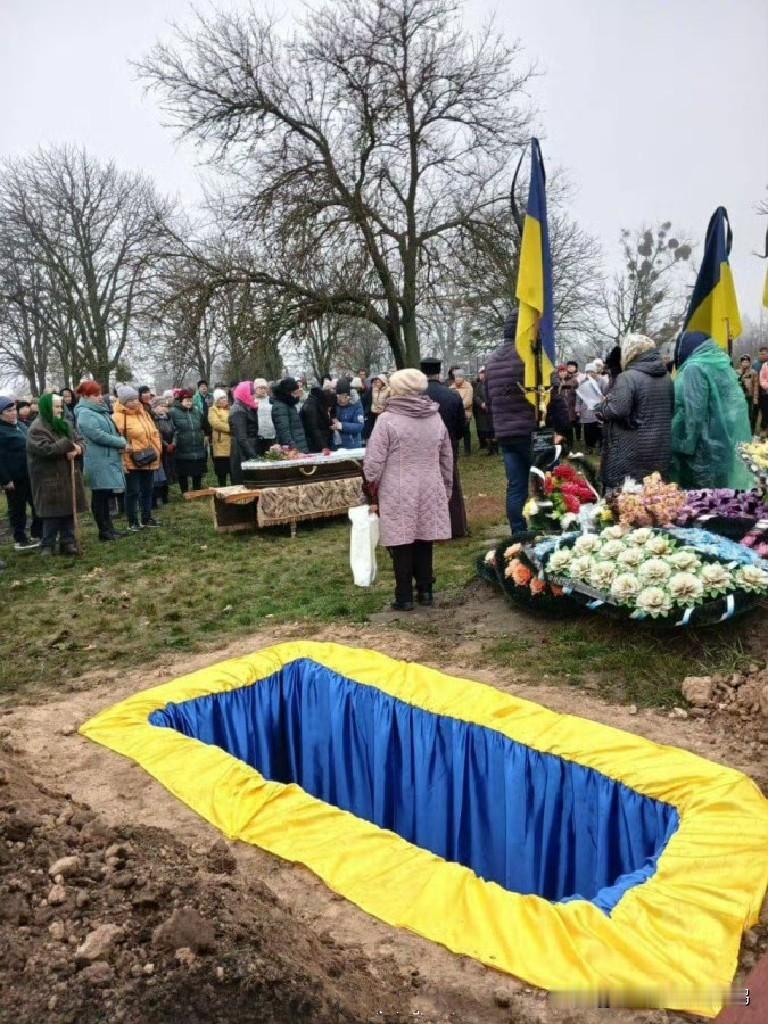 再也没有比这张照片更适合表达“战斗到最后一个乌克兰男人”内涵的了。

泽连斯基被