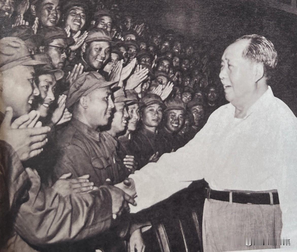 1965年8月5日至6日，在福建东山岛以东海域，人民海军南海舰队一部与国民党海军