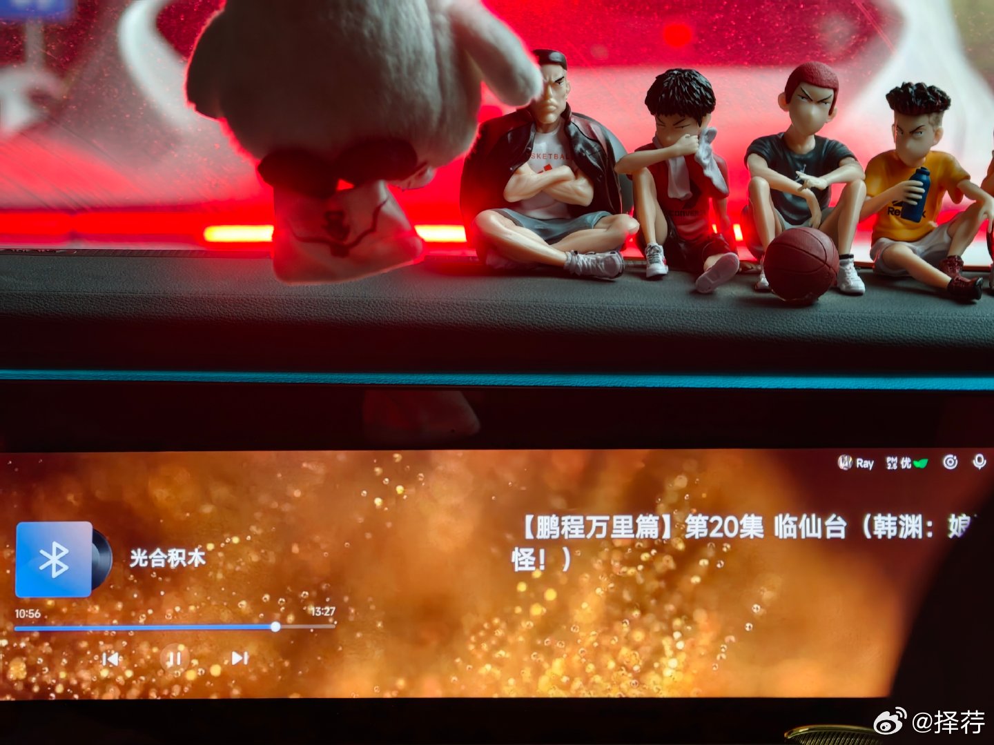 卷爹一路上在听电子书，竟然还是《六爻》还振振有词:“直男怎么就不能看耽美了呢！”