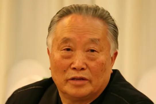 1976年9月9日，一男子在得知毛主席去世后，拿着剪刀就直冲毛主席的房间，来到毛