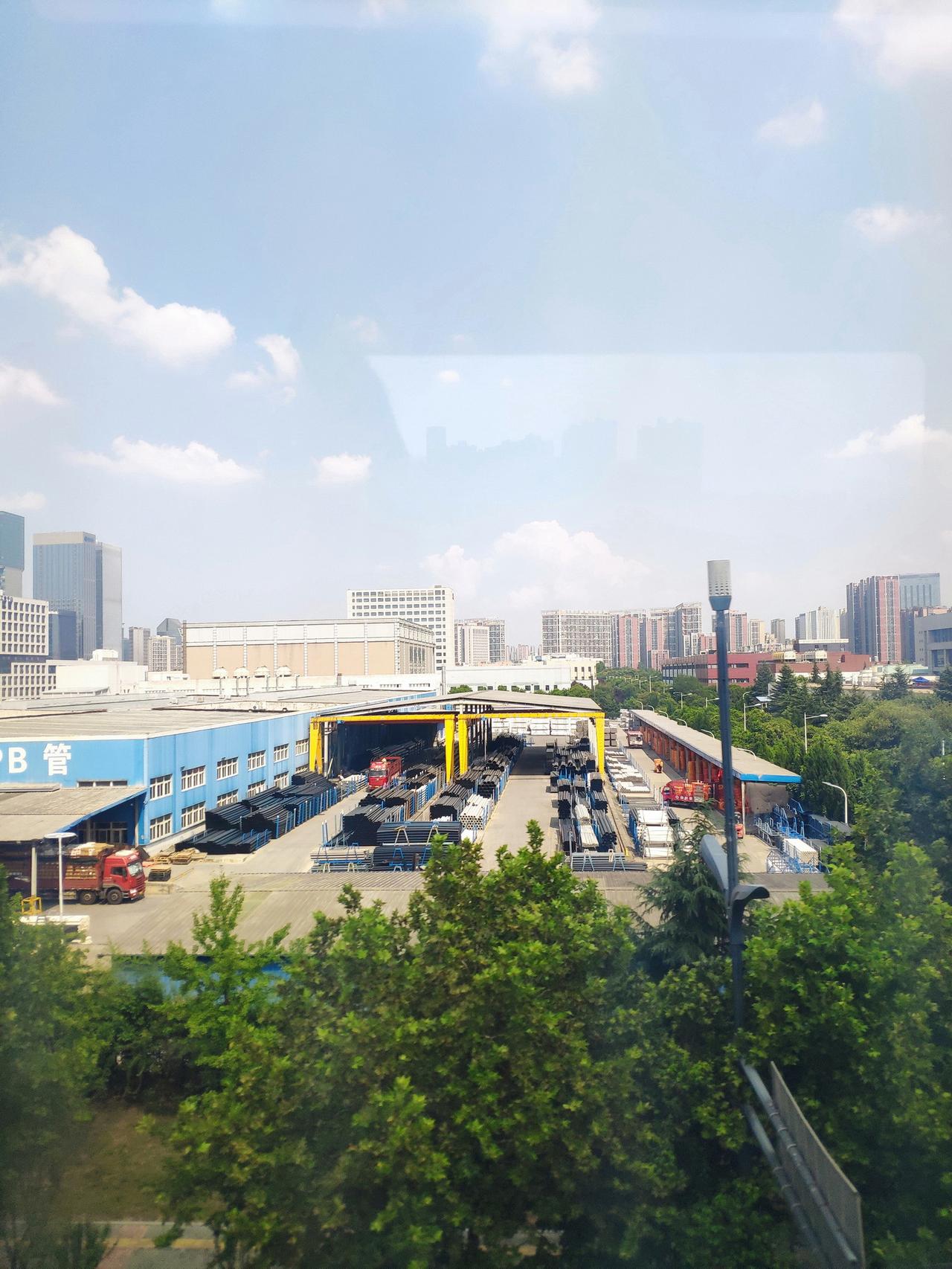 【云巴——开在轨道上的风景线，17.2公里串起高新】继续分享第二组云巴图。这玩意