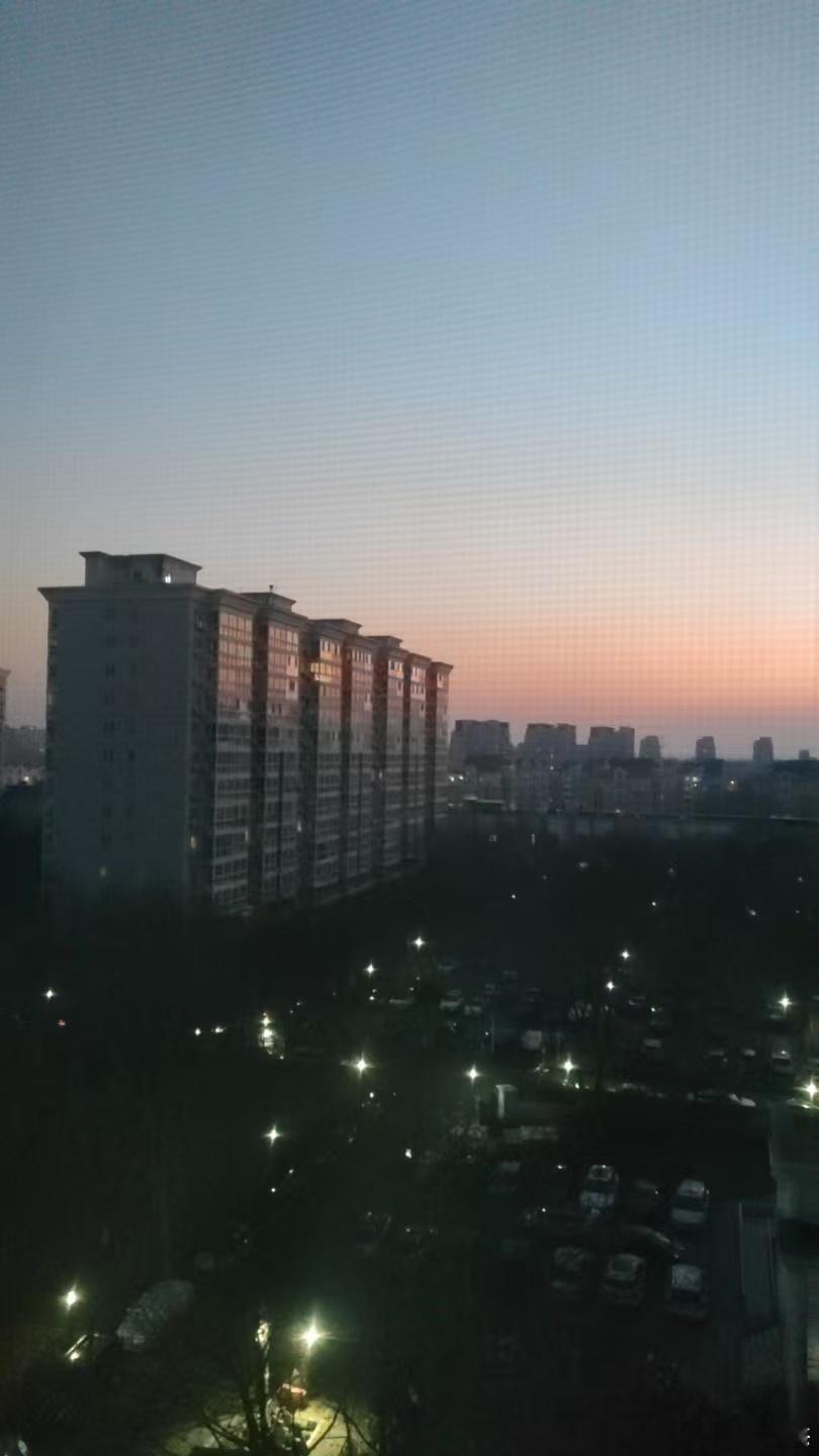 你见过 5678 点钟的北京吗？[哈哈]各位早☀️ 