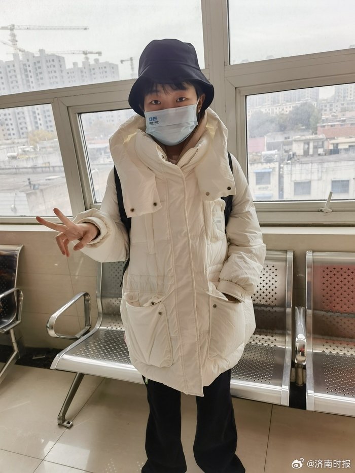 【#肺移植女孩和医生陈静瑜的约定#】犹记去年那次冰雪中的生命接力，那场紧张揪心的