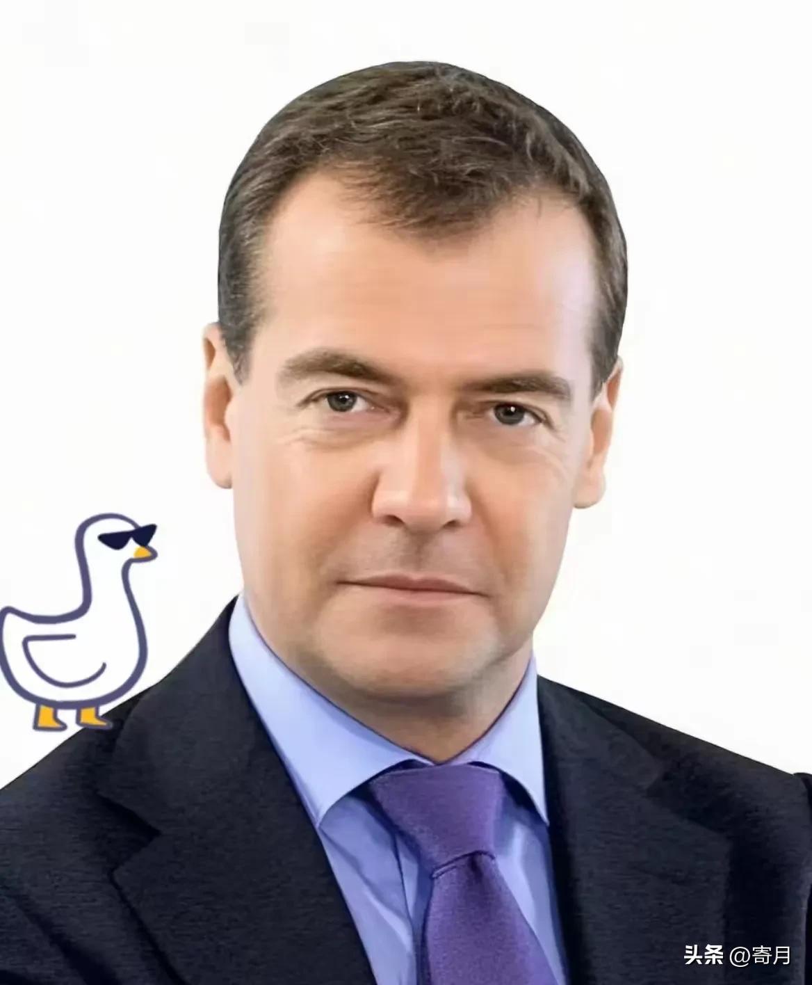 俄罗斯前总统梅德韦杰夫今天（3月7日）发文说：“海湾阿拉伯国家允许美国在其领土上