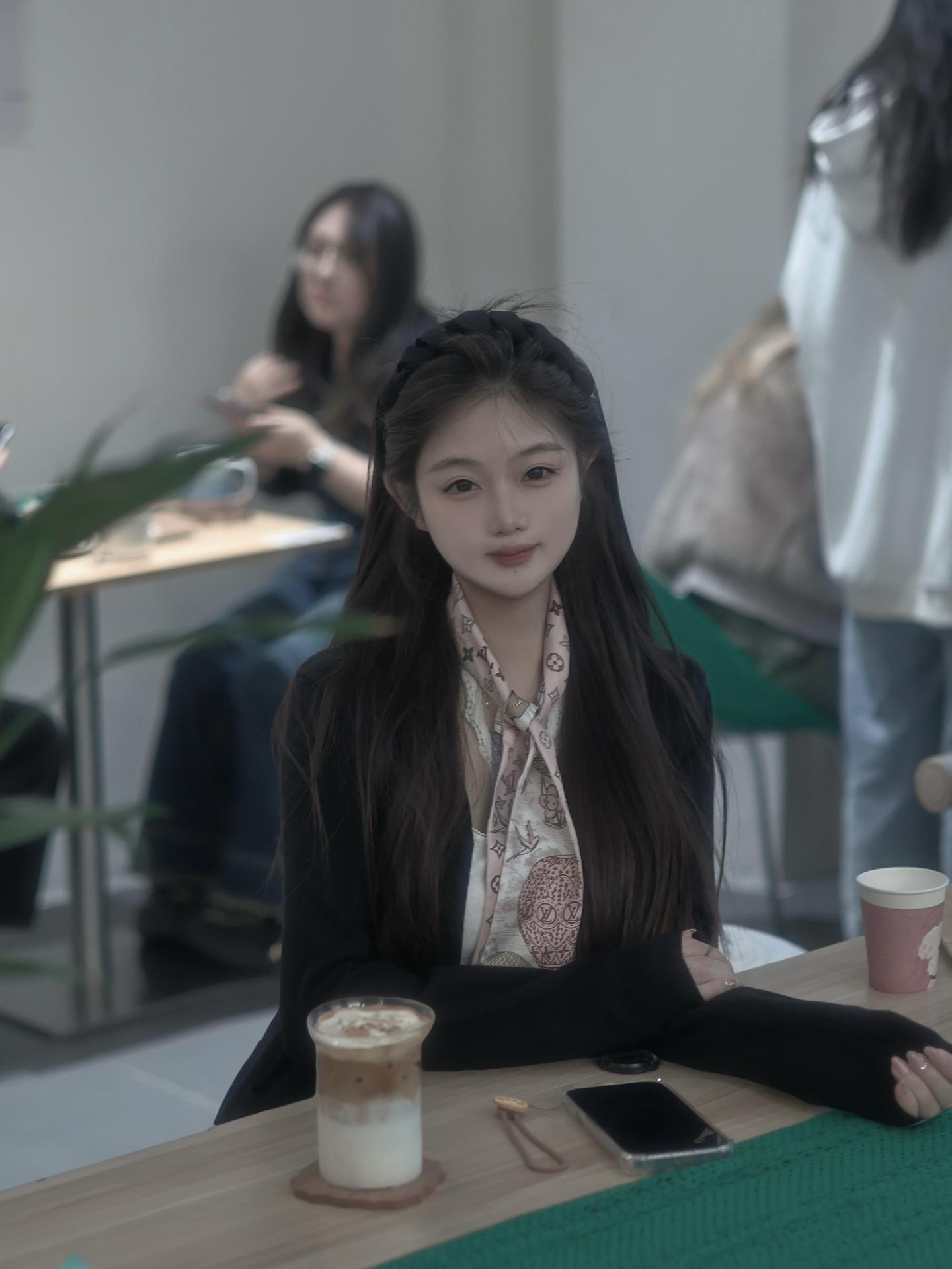 你笑盈盈的样子好可爱想把全世界都给你  新发型