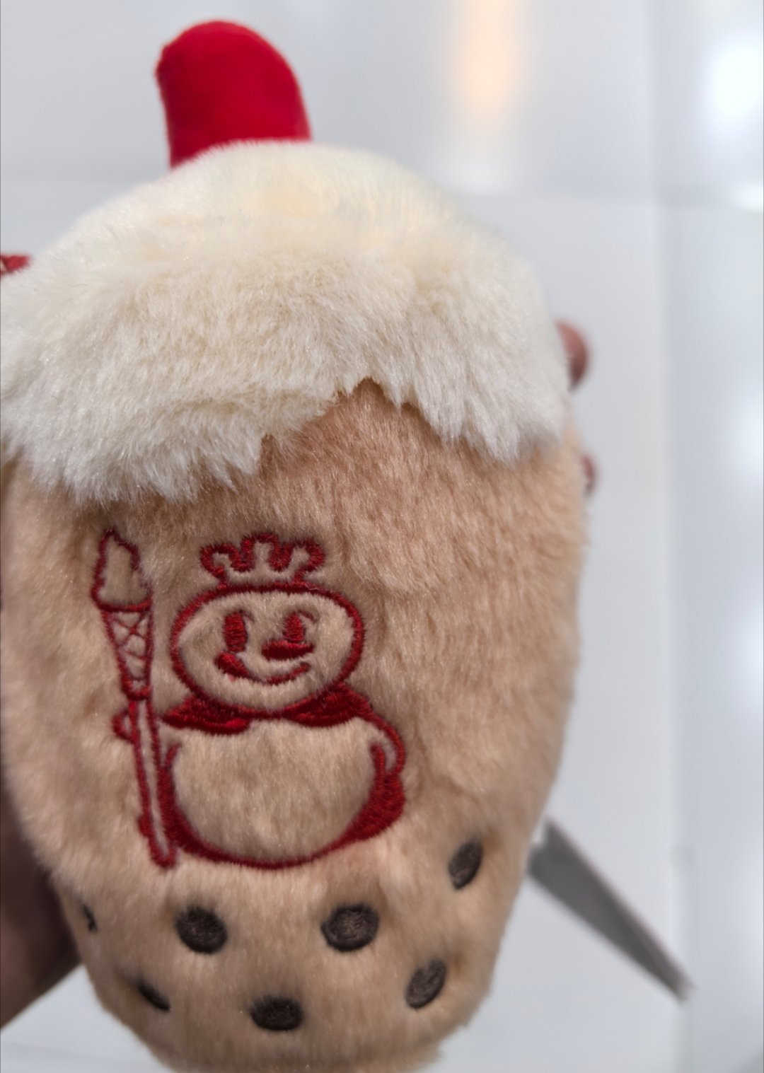 蜜雪冰城的珍珠奶茶挂件，这不可爱吗！！我进店里一眼就看上了！ ​​​