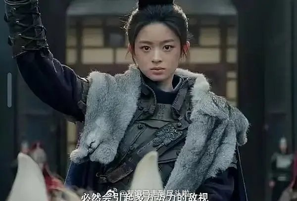 黄杨钿甜vs赵丽颖，两版楚乔，将军扮相怎么评？ 冰湖重生 黄杨钿甜新剧被鞭刑梦回