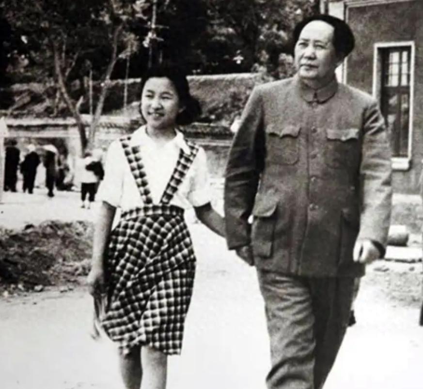 68年，毛主席接见干部，意外看到李讷名字，当场发火：她是什么官？
 
李讷是毛主