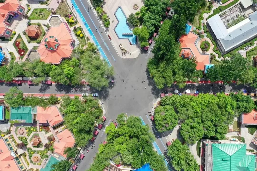 一个城市的一个街区竟然住着六个民族，您信吗？
以前我是没有听说过，更不敢相信了，