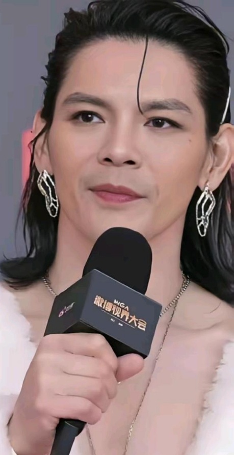 属实无语，向佐路人缘刚有起色，向太一番操作直接打乱全盘，前期铺垫差点全白费 