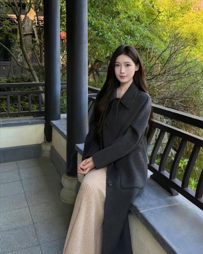这样的应该就是那种倾国倾宸的大美女吧，应该不会有男生看到后不喜欢的。