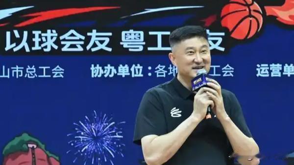 据广东宏远篮球俱乐部24日晚间发布消息，为进一步强化教练团队建设，俱乐部与杜锋指