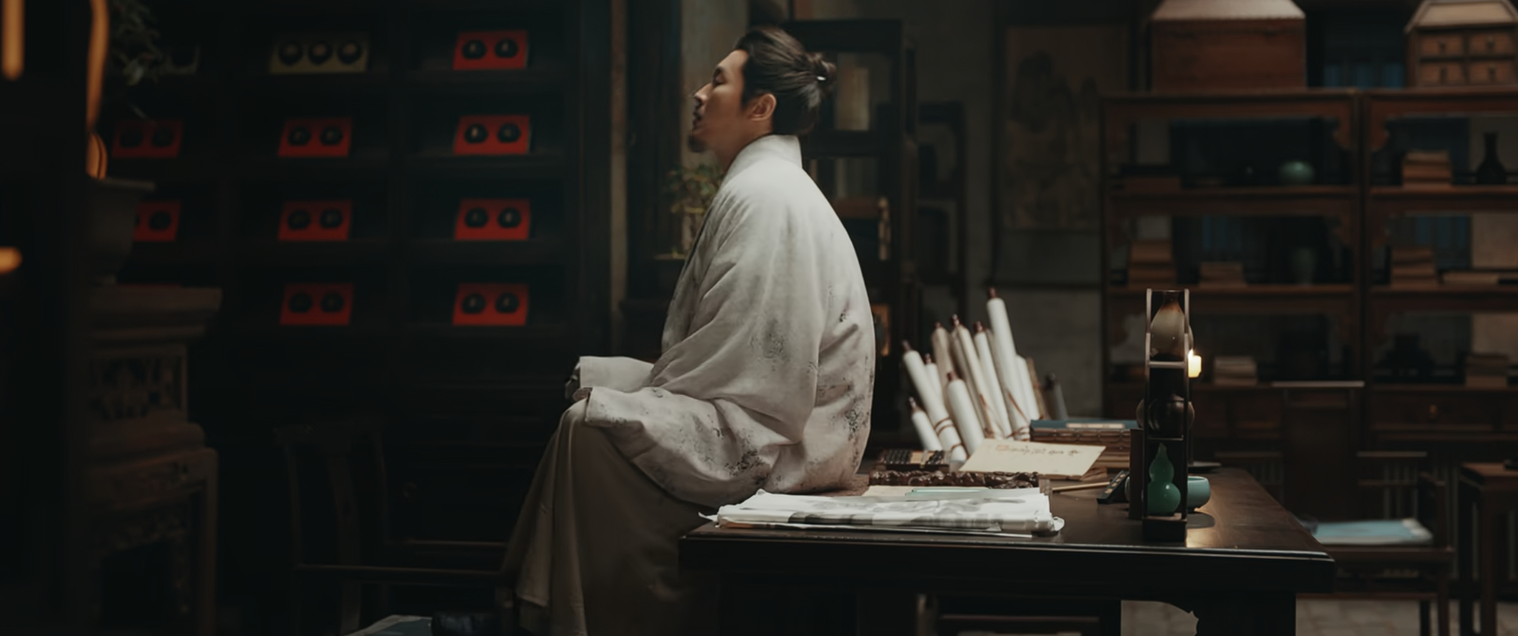 就说《家业》里这个气质超绝的演员怎么这么脸熟，原来是《觉醒年代》里的鲁迅！ 