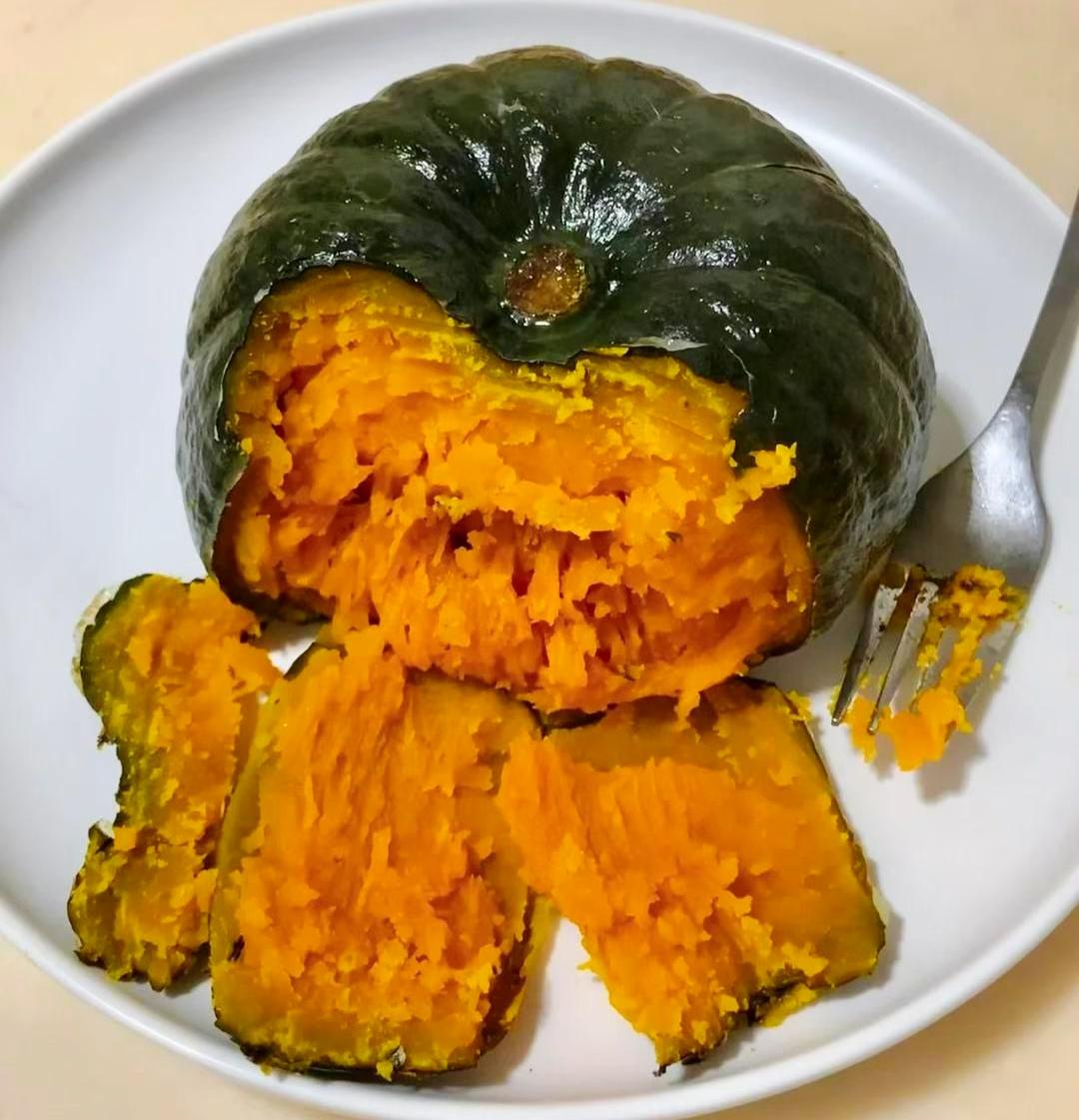 这个男人的报应来得有点晚！

这个男人的行为太违背伦理了。

他的老婆生完孩子，
