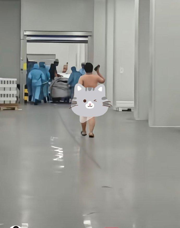 宁德时代辟谣不让上厕所事件，但为什么大家第一反应是“这很真实”？
网传某个流水线