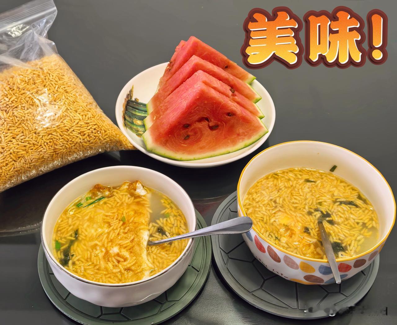 太香了～
安庆经典小吃，荷包蛋炒米
睡到自然醒，跟老公一人煎两个荷包蛋，锅里开水