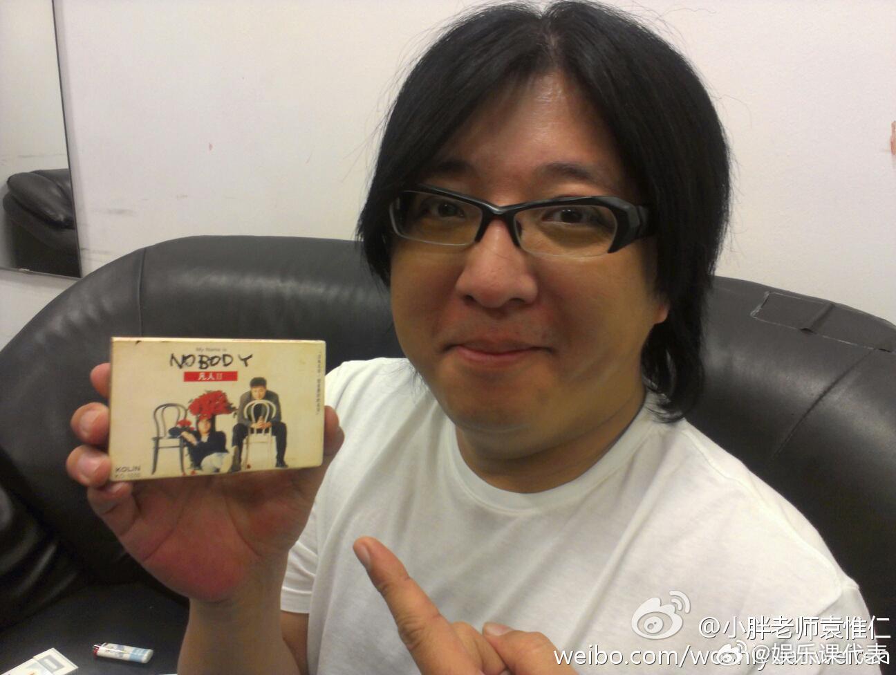 袁惟仁被曝送急诊 据台媒，知名音乐人“小胖老师”袁惟仁6年前因跌倒导致脑溢血，接