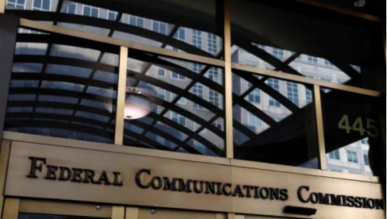 美国现在是草木皆兵。

FCC（联邦通讯委员会）刚刚要求，把所有的中国电子产品，