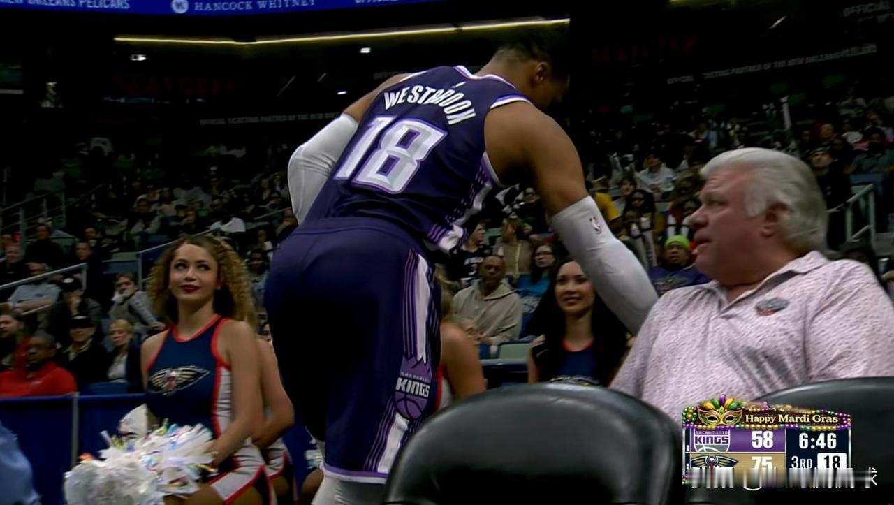 国王老将威斯布鲁克真是太让人揪心了！在今天国王客场挑战鹈鹕的比赛中，当时比赛进行