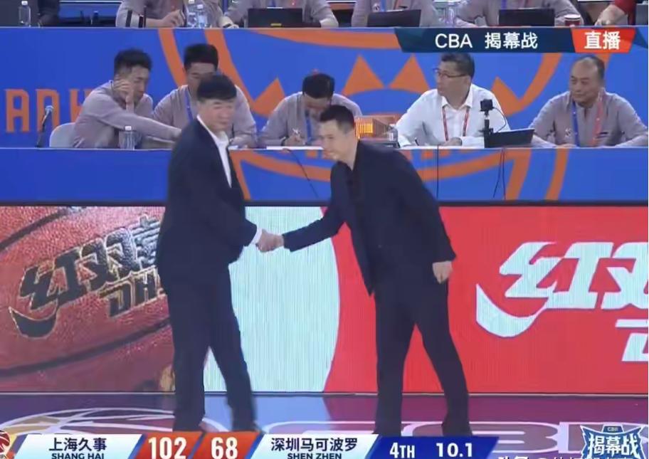 强将手下无弱兵！卢伟指导太幸福了！
拉塞尔拿了21分，代价是23次出手只进7个，