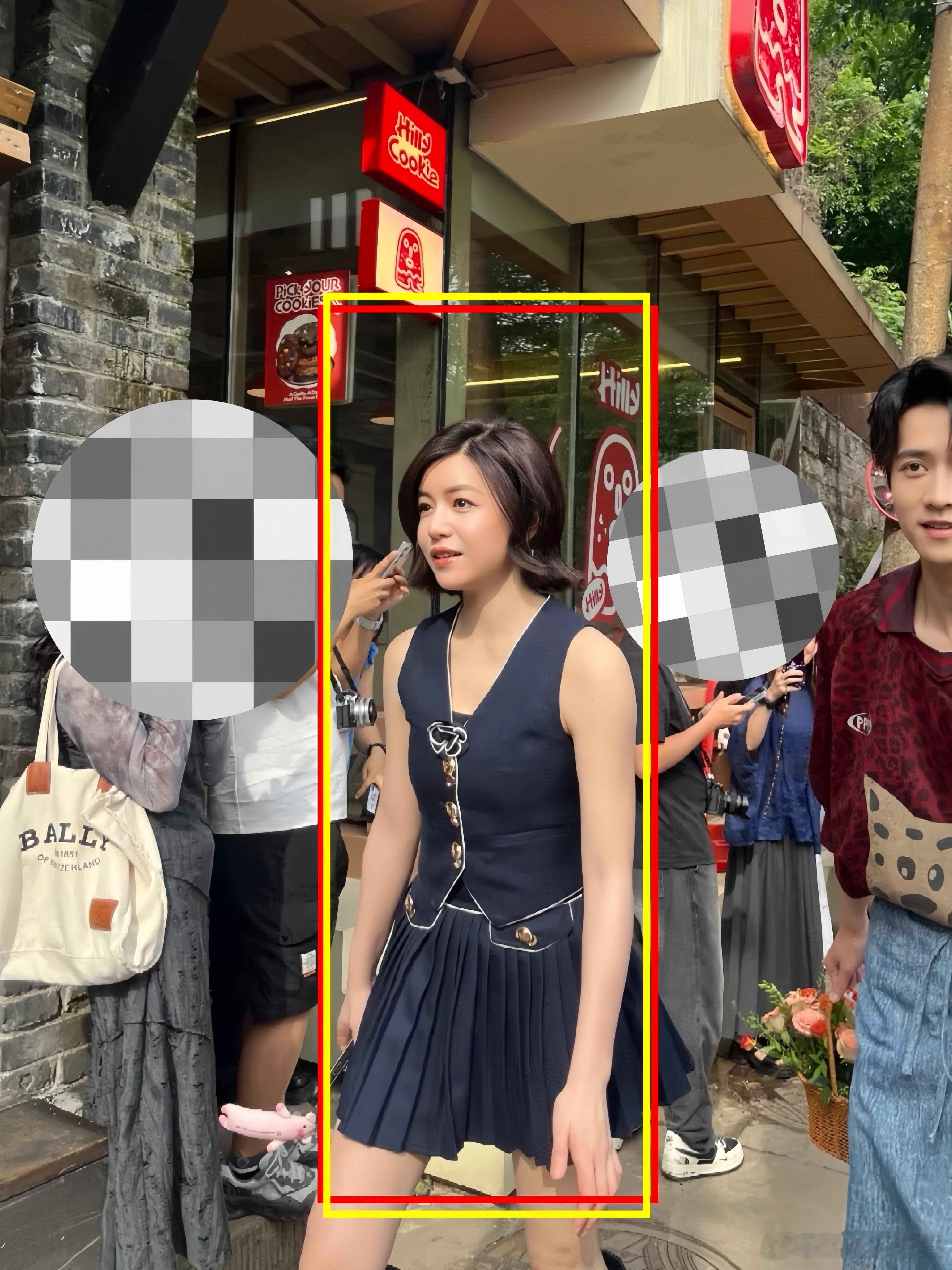 卧去....突然就不理解陈晓了？！路人偶遇的陈妍希也太美了吧！！白嫩嫩的人群里好