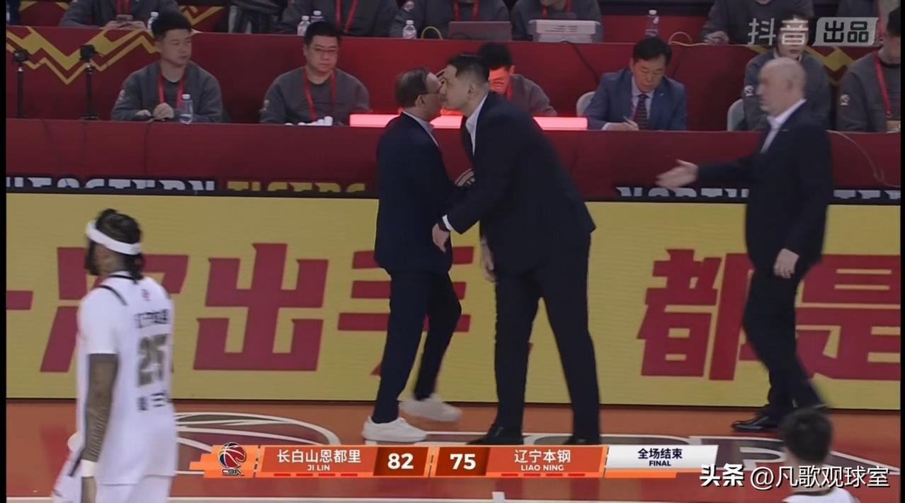 不是开玩笑！辽宁75-82不敌吉林，这绝对是人情世故球，吉林送姜宇星给辽宁，辽还