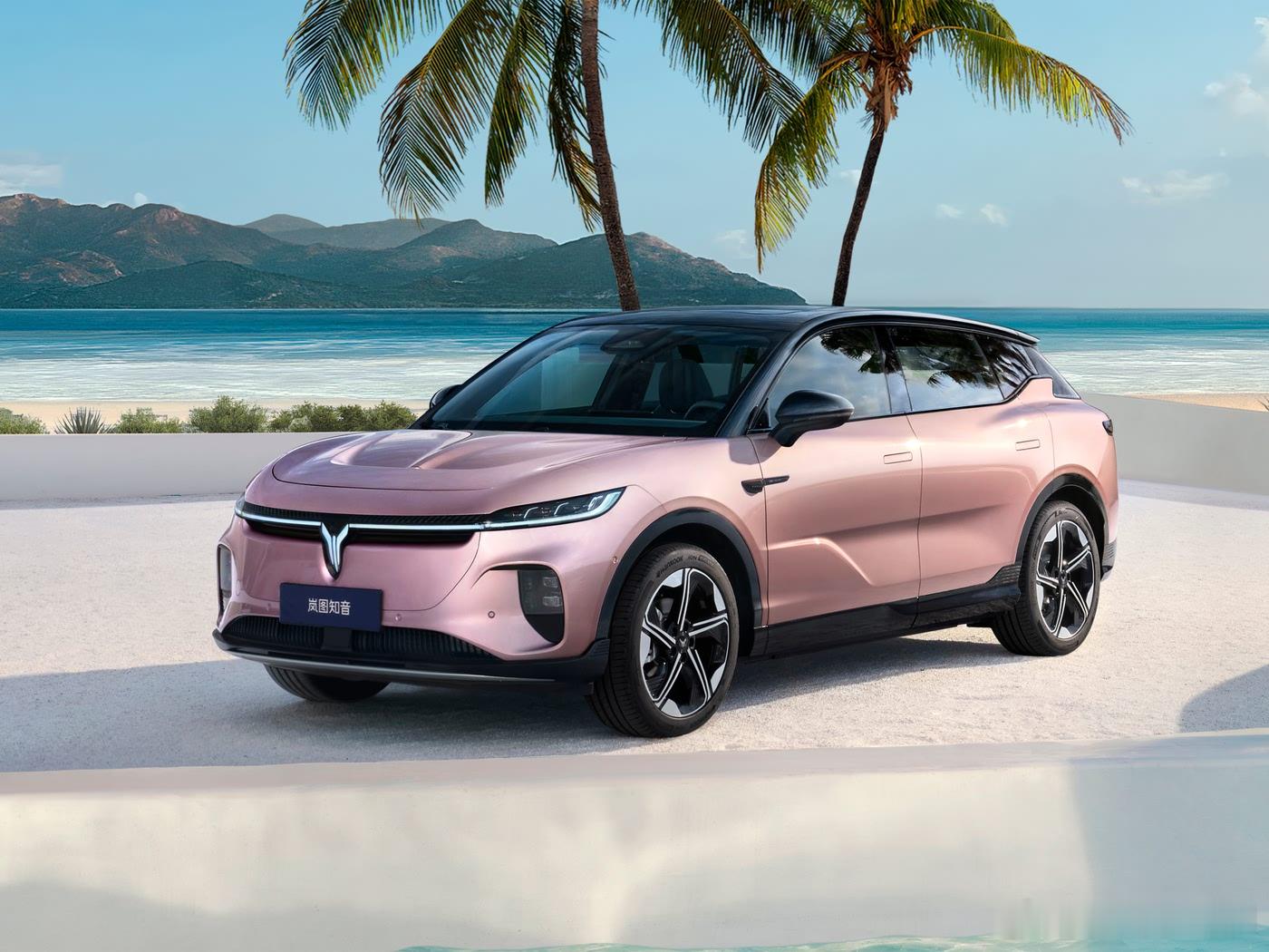 根据官方消息，岚图汽车7月交付量达12135辆，同比增长102%，1-7月累计销