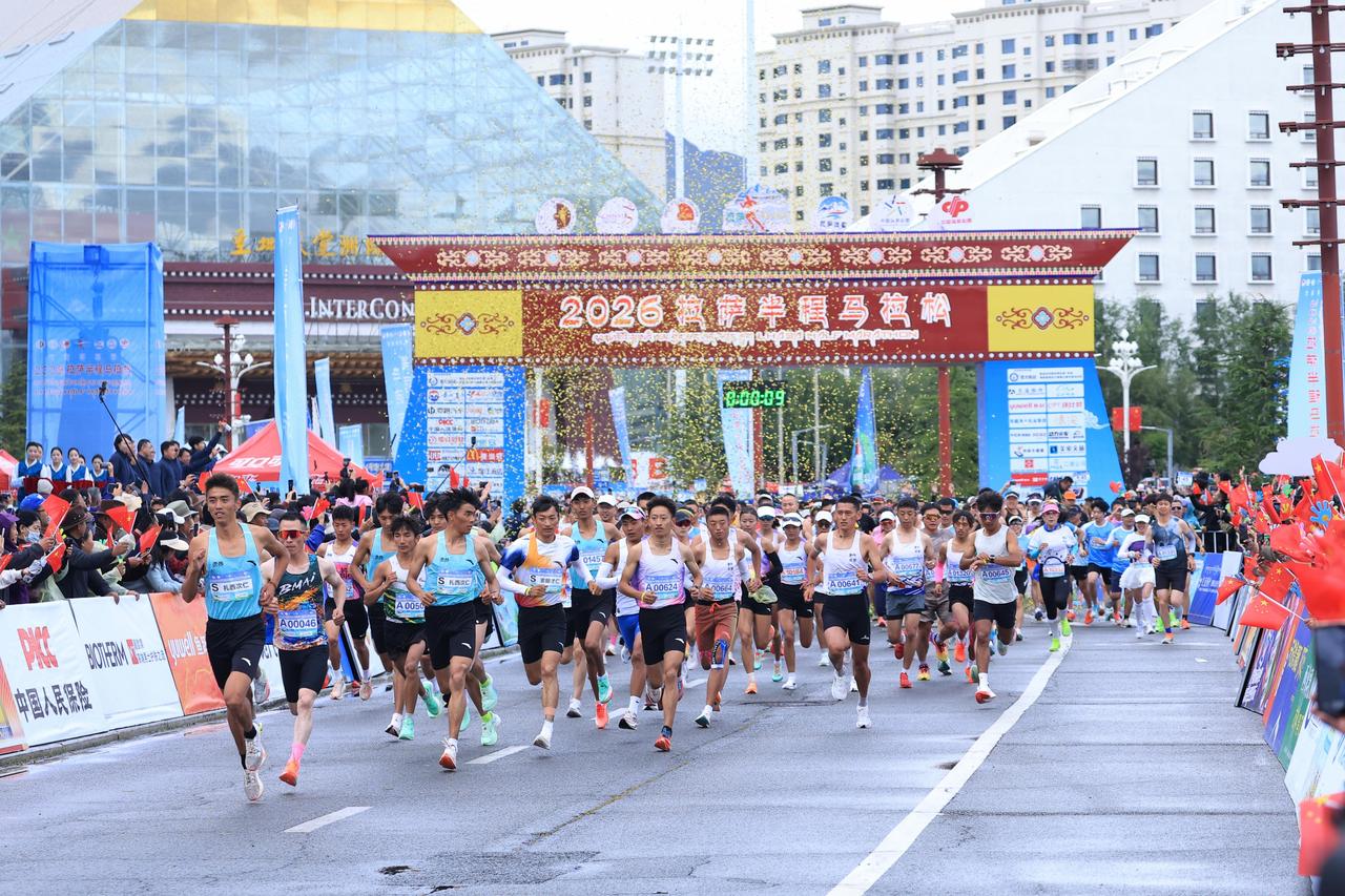 在拉萨跑马拉松虽然只是半程的，但也绝对不容易！拉萨的海拔虽然不是太高，也毕竟是高