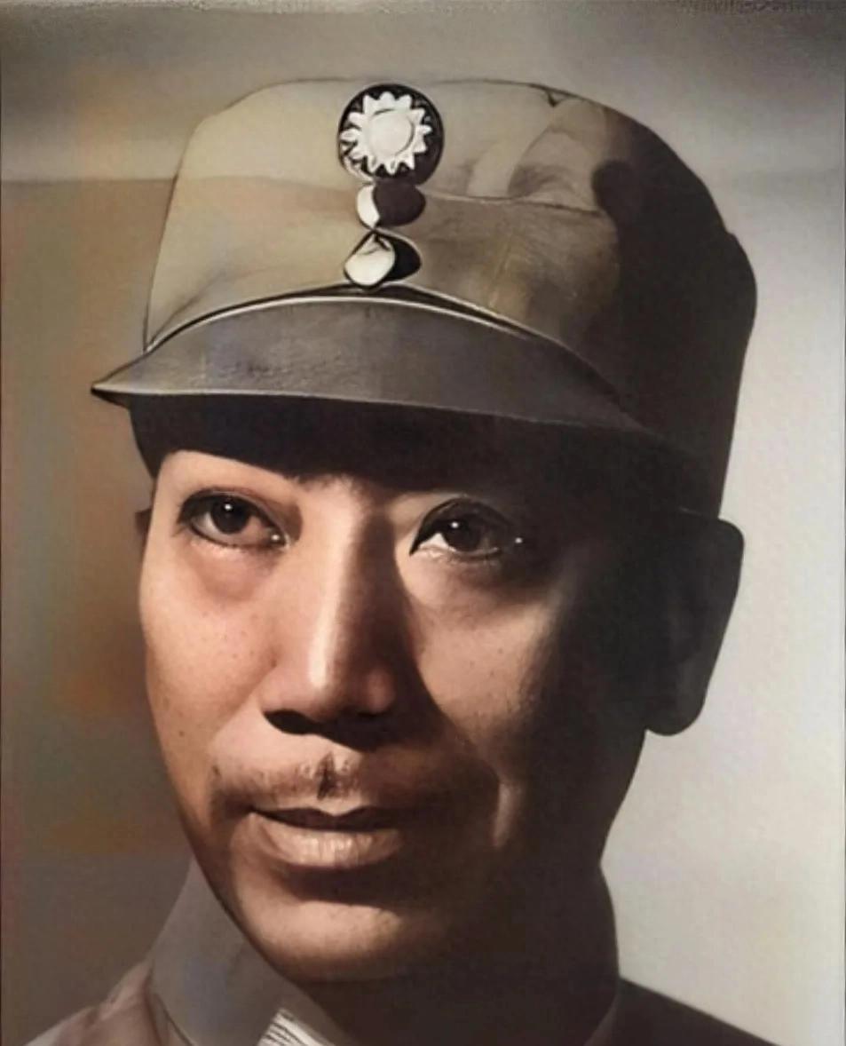 西安事变中蒋介石死里逃生，戴笠痛哭流涕，跪地抱蒋脚自责自己失职！
1936年12