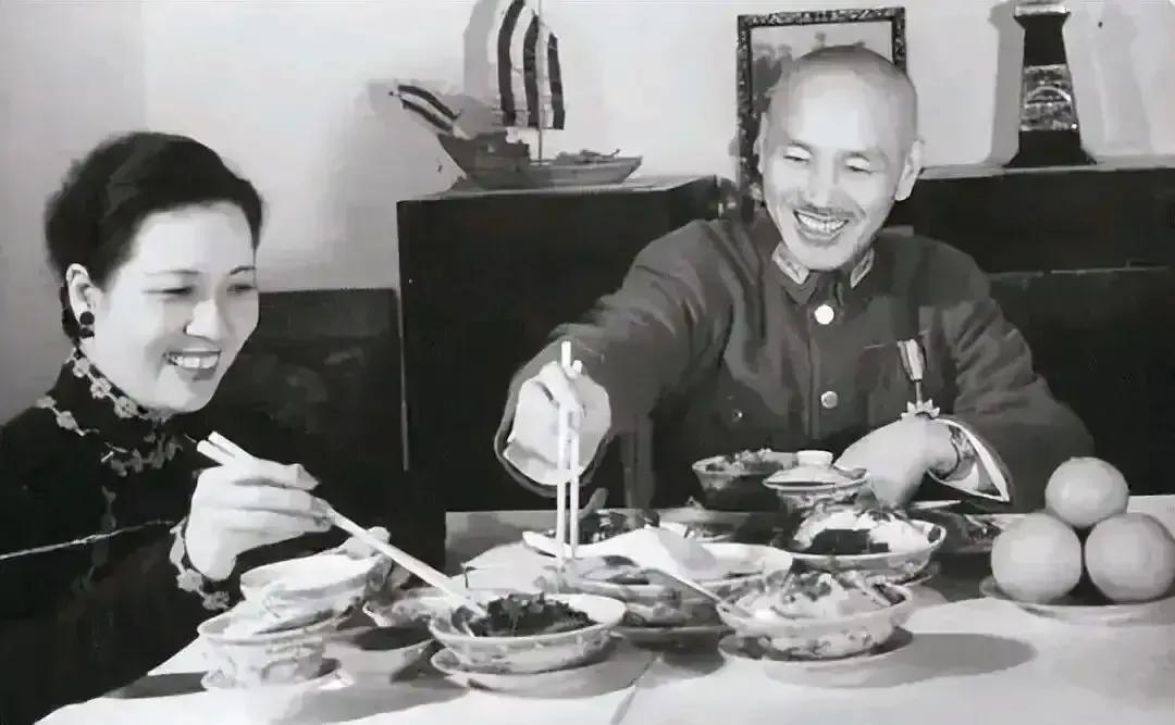 这两口子，可都是一个狠角色。这真是不是一家人，不进一家门，真是臭味相投了，沆瀣一