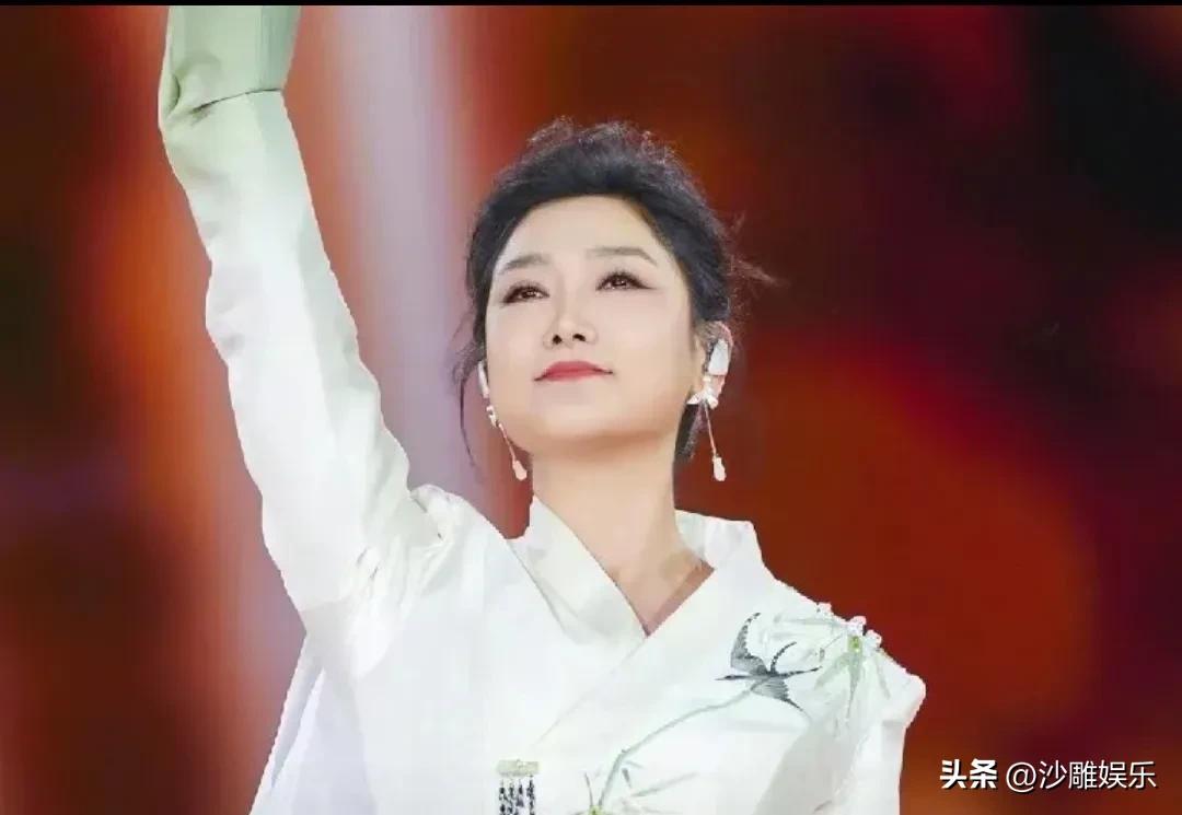 玲花曾毅，同时高调发文！

3月14日凌晨，当大多数人还在梦乡，玲花和曾毅却像约